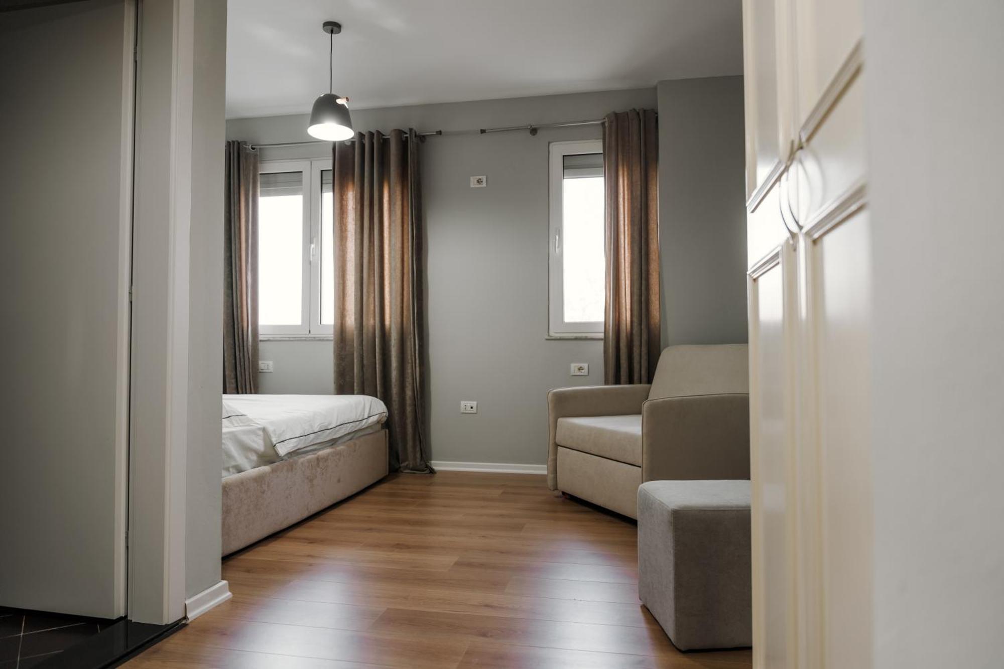Urban Hotel Тирана Экстерьер фото
